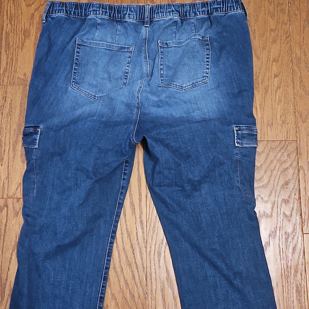 Torrid Weekend Boyfriend Mid-Rise Straight Cargo Jean  3 Tall (22-24) - Picture 8 of 8